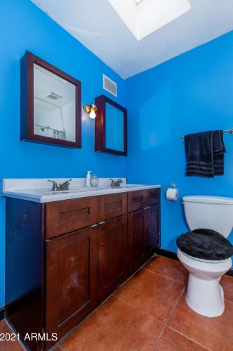 2913 Casa Tomas Ct, Phoenix AZ  85016-7708 exterior