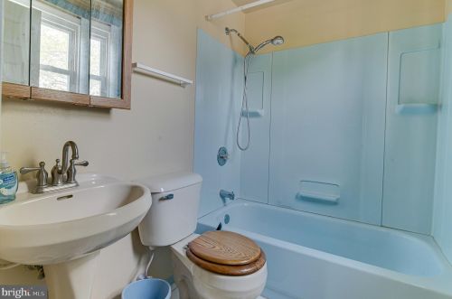 489 Hemlock Ter, West Deptford NJ 08096-2815 exterior