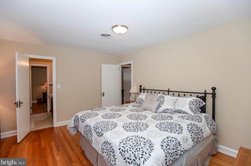 645 Kings Hwy, West Deptford NJ 08096-3129 exterior