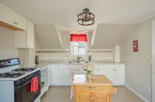 70 Spruce St, New Bedford MA 02740-5305 exterior