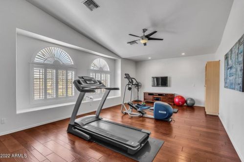 1916 Claire Dr, Phoenix AZ 85022-4106 exterior