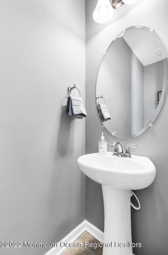 42 Kyle Dr, Tinton Falls NJ  07712-7536 exterior