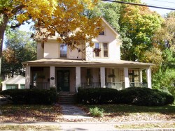 102 Parker St, Newton, MA 02459-2552