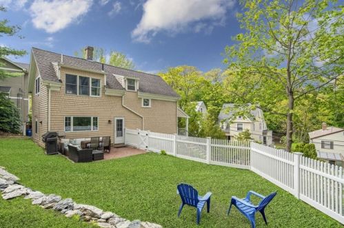 34 Thurston Rd, Newton MA 02464-1244 exterior