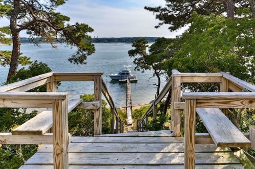 558 Fox Hill Rd, Chatham MA 02633-1412 exterior