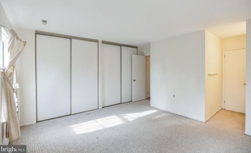 24 Lakebridge Dr, West Deptford NJ 08096-6718 exterior