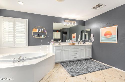 2320 Bowker St, Phoenix AZ 85040-3481 exterior