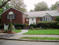111 Paulson Rd, Newton, MA 02468-1015