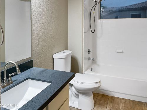 3236 Chandler Blvd, Phoenix AZ 85048-7207 exterior