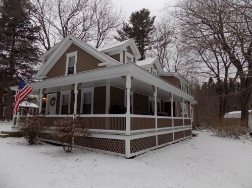 46 Rawson St, Leicester, MA 01524-2034