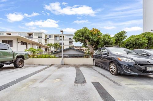 1571 Piikoi St, Honolulu HI 96822-4085 exterior