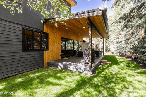 4928 Silver Spg, Park City UT 84098-6042 exterior