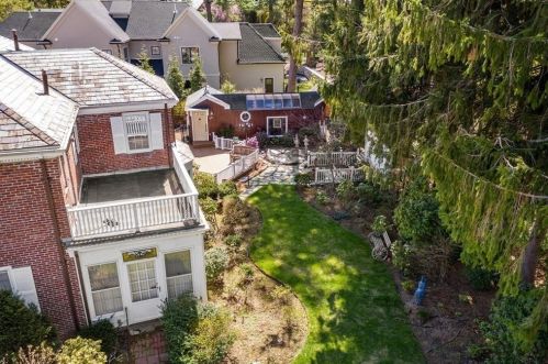 115 Mandalay Rd, Newton MA  02459-1318 exterior