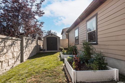 733 Clb Oaks Dr, Sandy UT 84070 exterior