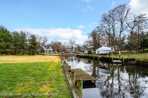 7 Pirates Cove Rd, Little Silver NJ 07739-1623 exterior