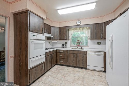 616 Chestnut Ave, West Deptford NJ 08097-1604 exterior