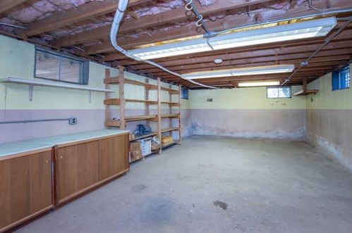 2 Chester Ave, Burlington MA 01803-1312 exterior