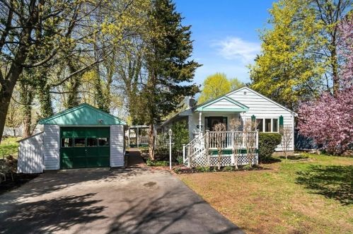 1743 Liberty St, Braintree MA 02184-8271 exterior