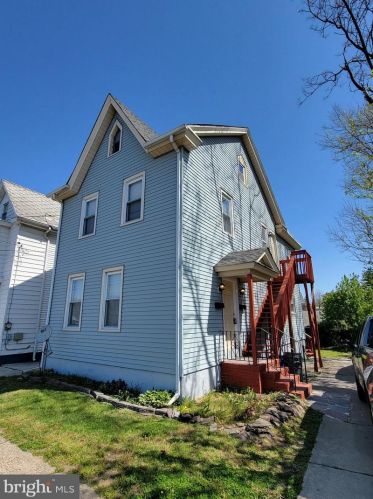 22 Barber Ave, West Deptford NJ  08096-2414 exterior