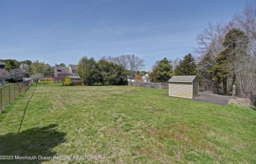 327 Frank Applegate Rd, Jackson Twp NJ  08527-4217 exterior