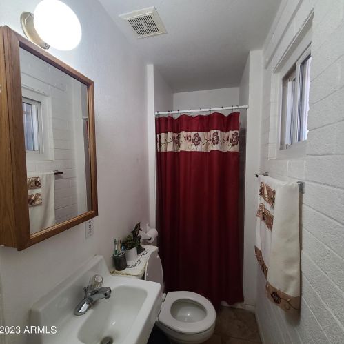 2026 Alta Vista Rd, Phoenix AZ  85041-5445 exterior