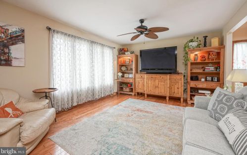 431 Meadowcroft Rd, West Deptford NJ 08096-4007 exterior