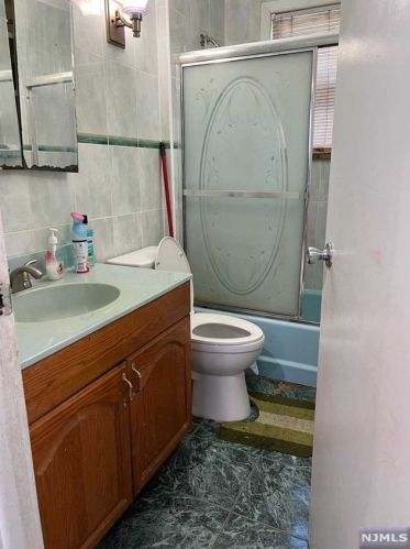 176 Elm St, Kearny NJ 07032-3410 exterior