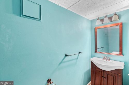 16 Maplewood Ct, West Deptford NJ 08066-2406 exterior