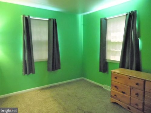 8 Parkview Cir, West Deptford NJ exterior