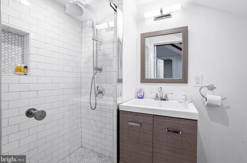 337 6th St, Philadelphia PA  19106-4138 exterior