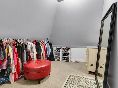 6 Rowe St, Newton MA 02466-1596 exterior