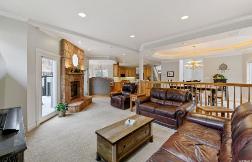 35 Lone Holw Dr, Sandy UT 84092-5530 exterior