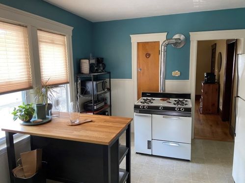 98 Cohasset St, Worcester, MA 01604-3240