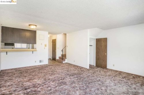 300 Warren Ave, San Leandro CA 94577-5063 exterior