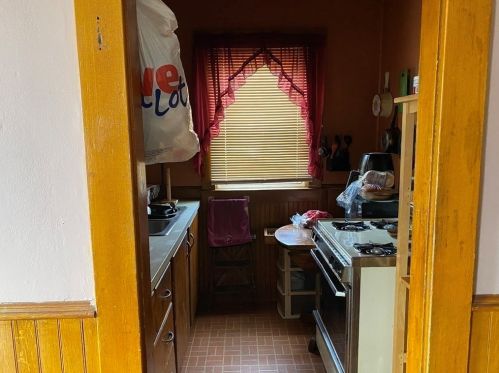 289 Eagle St, Fall River MA 02721-1305 exterior