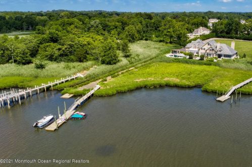 530 Little Silver Pt Rd, Little Silver NJ 07739-1736 exterior