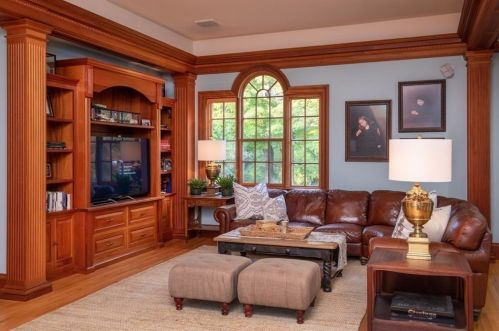 1 Sears Rd, Southborough MA 01772-1101 exterior