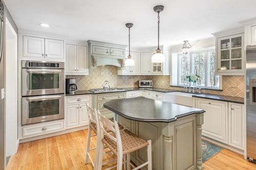 30 Surrey Ln, Topsfield MA 01983-1318 exterior