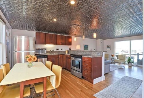 19 Mount Pleasant St, Rockport, MA 01966-1612