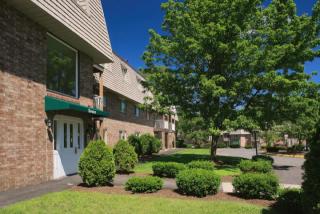 13 Joanne Dr, Ashland MA  01721-2273 exterior