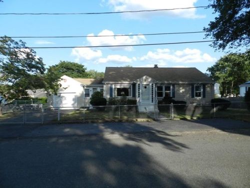 20 Chainey St, Seekonk, MA 02771-4205