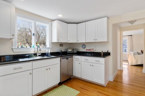 1359 Main St, Chatham MA 02633-2464 exterior