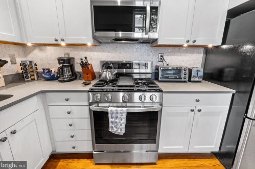 337 6th St, Philadelphia PA  19106-4138 exterior