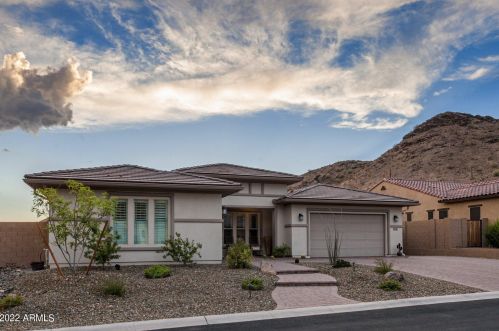 15918 34th Dr, Phoenix, AZ 85045