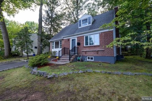 45 Roosevelt St, Cresskill NJ  07626-1329 exterior