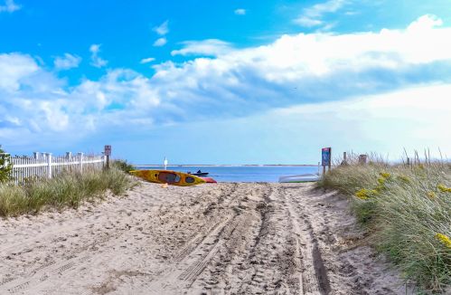 156 Chatham Bars Ave, Chatham MA 02633-2343 exterior