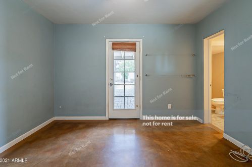 930 Denton Ln, Phoenix AZ 85014-2676 exterior