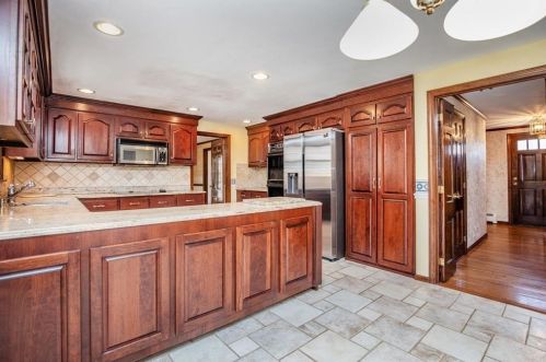 97 Hl St, Topsfield MA 01983-2410 exterior