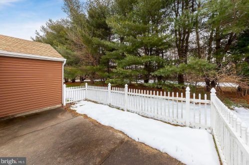 29 Knollwood Dr, West Deptford NJ 08096-6701 exterior