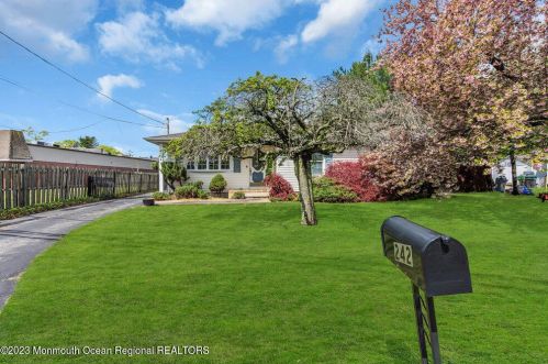 242 Hope Chapel Rd, Jackson Twp NJ  08527-5023 exterior